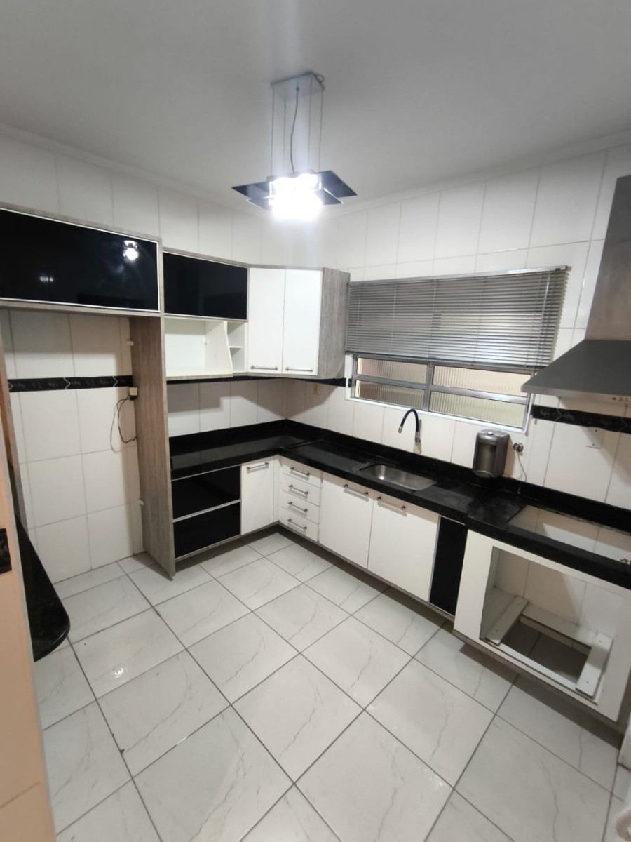 Casa 2 dormitórios à venda com área pra churrasqueira com garagem em São Vicente SP