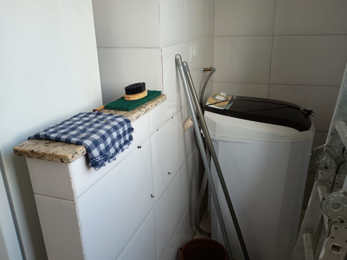 Casa à venda 1 dormitório com garagem em Praia Grande SP