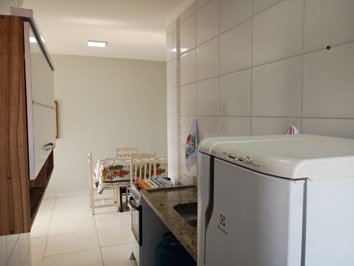 Casa à venda 1 dormitório com garagem em Praia Grande SP