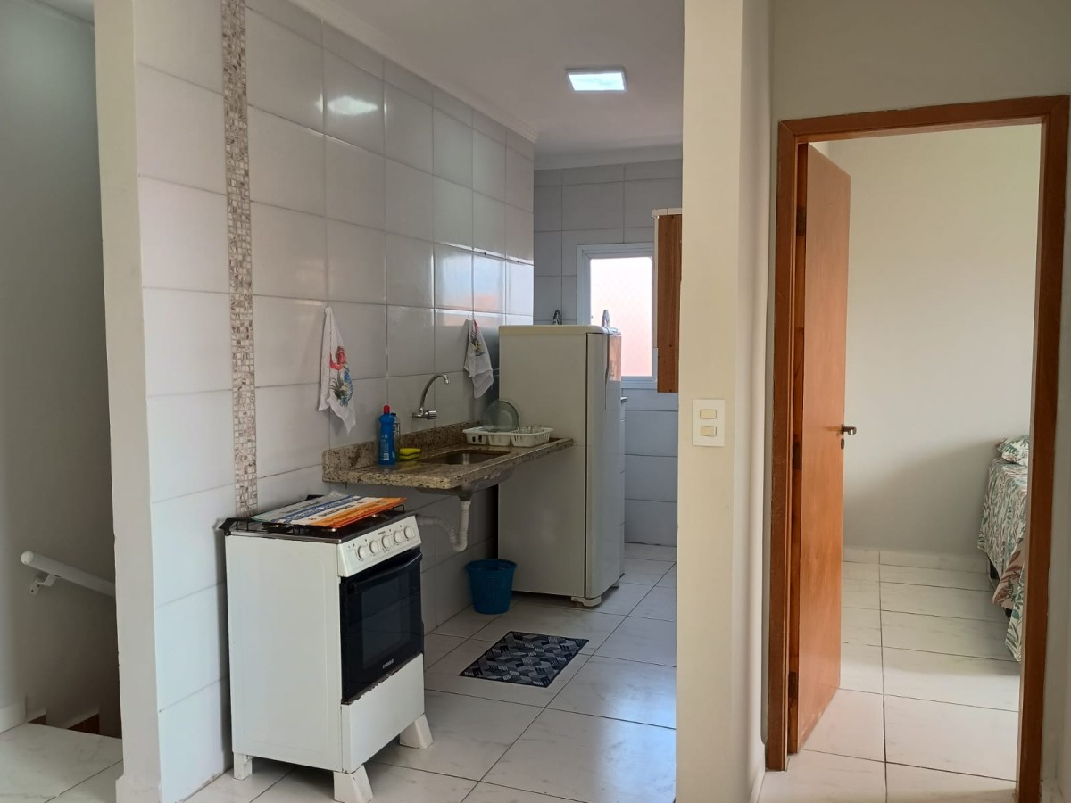Casa à venda 1 dormitório com garagem em Praia Grande SP