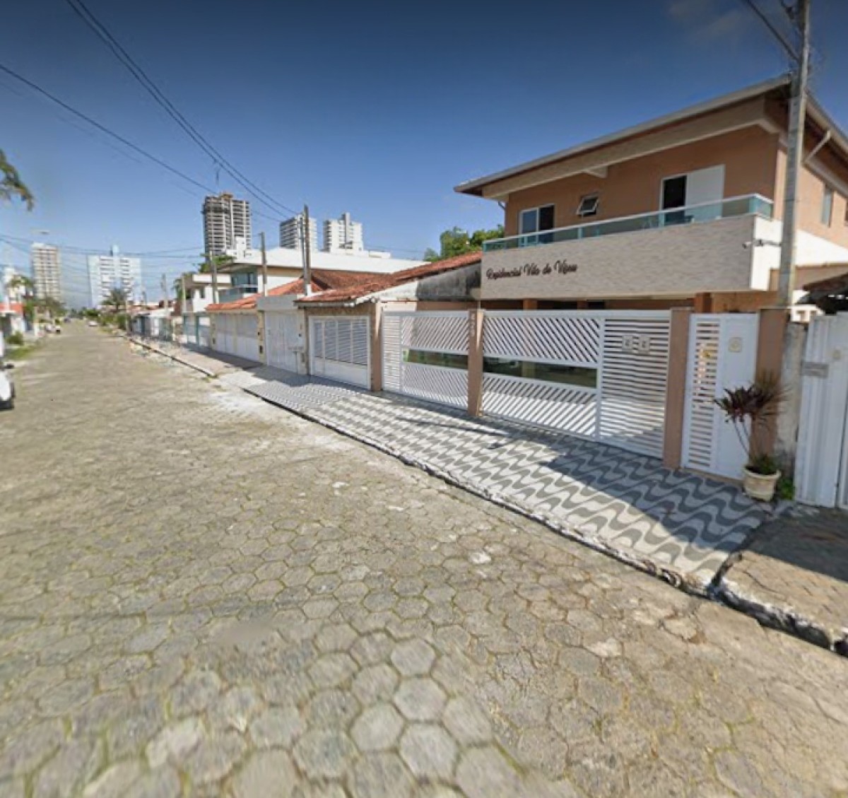 Casa à venda 1 dormitório com garagem em Praia Grande SP