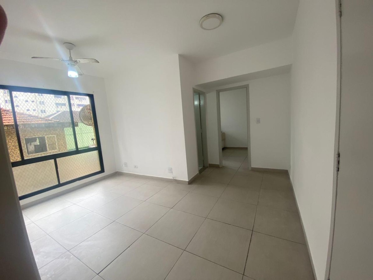 Apartamento à venda com 1 dormitório, com garagem, reformado, avenida presidente Wilson, São Vicente, SP