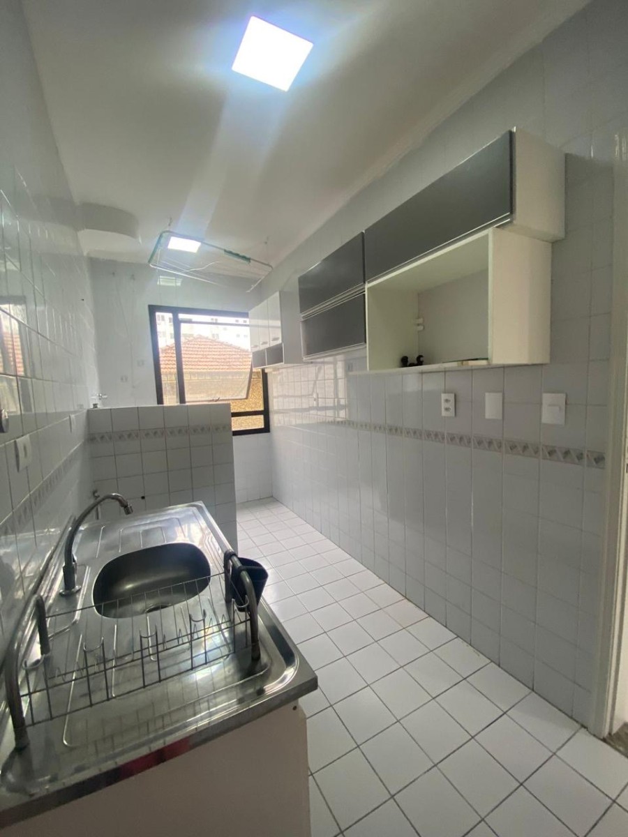 Apartamento à venda com 1 dormitório, com garagem, reformado, avenida presidente Wilson, São Vicente, SP