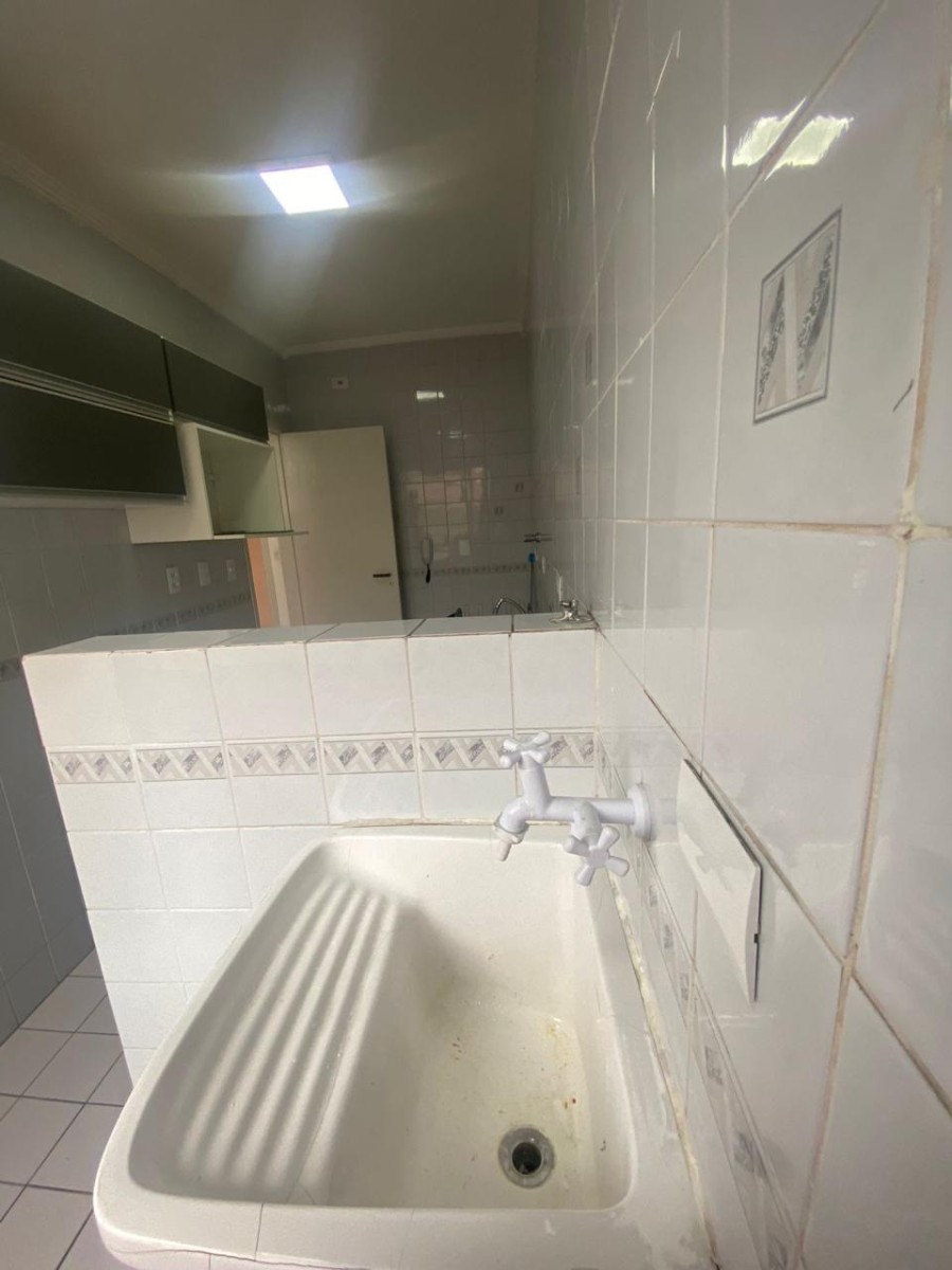 Apartamento à venda com 1 dormitório, com garagem, reformado, avenida presidente Wilson, São Vicente, SP