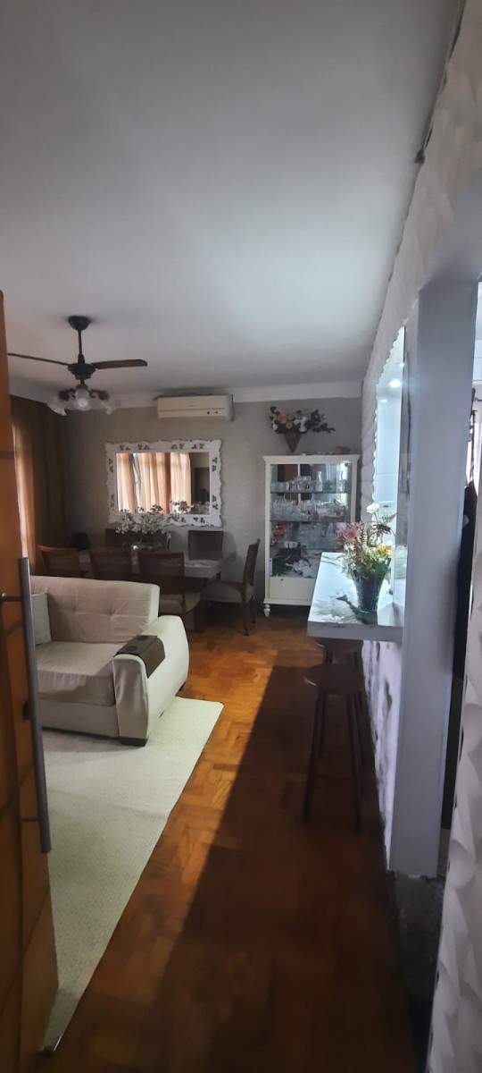 Apartamento à venda de 2 dormitórios com garagem em São Vicente SP