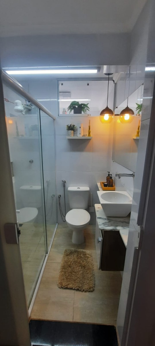 Apartamento à venda de 2 dormitórios com garagem em São Vicente SP