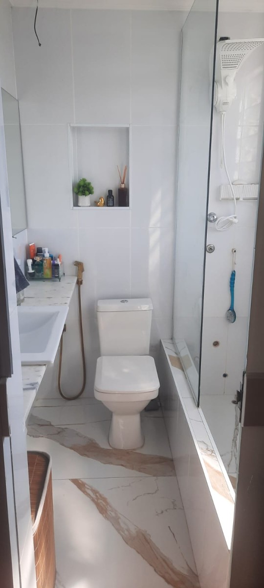Apartamento à venda de 2 dormitórios com garagem em São Vicente SP
