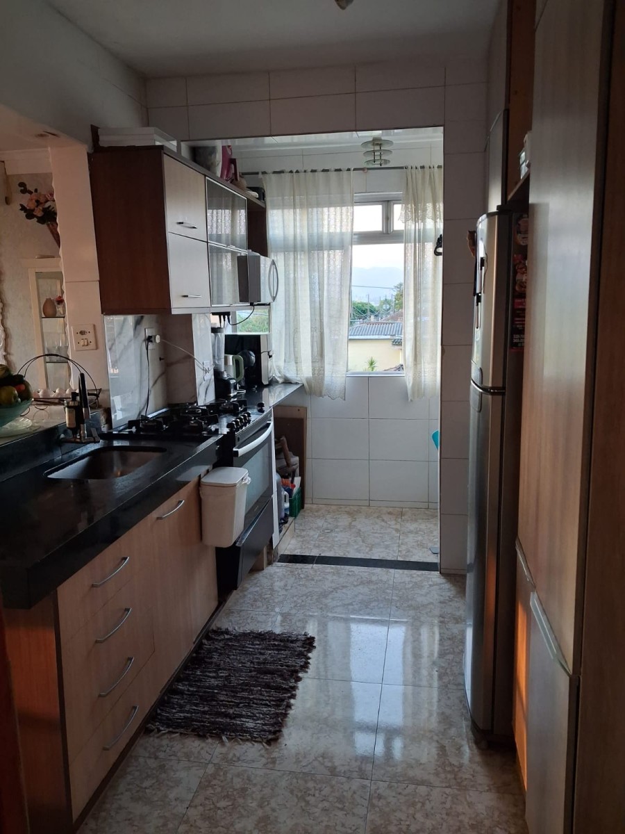 Apartamento à venda de 2 dormitórios com garagem em São Vicente SP