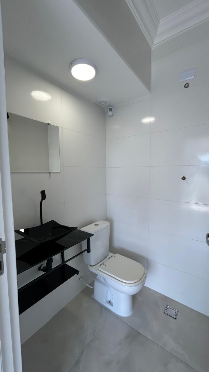 Apartamento à venda de 1 dormitório com garagem em São Vicente/SP.