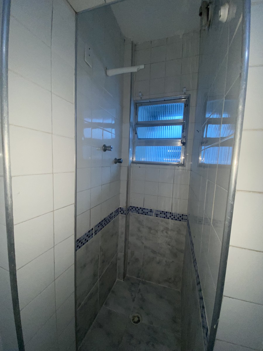 Apartamento Amplo com 2 Dormitórios – A uma quadra e meia da Praia do Gonzaguinha, São Vicente- SP