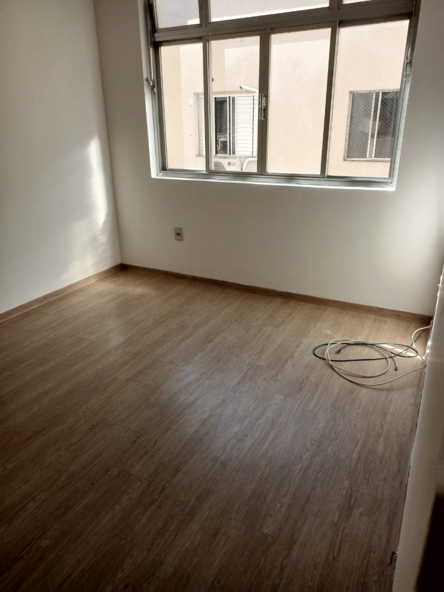 Apartamento à venda de 1 dormitório com garagem em São Vicente/ SP