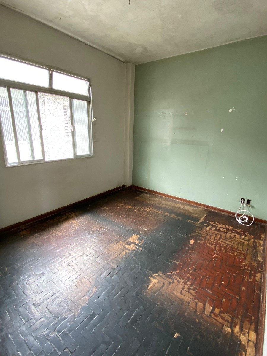 Apartamento à Venda no Centro de São Vicente – 2 Quartos, Próximo à Praia do Gonzaguinha