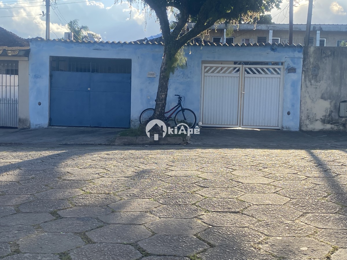 Casa à Venda em São Vicente com 3 Quartos, Edícula, Quintal e 3 Vagas no Bitaru