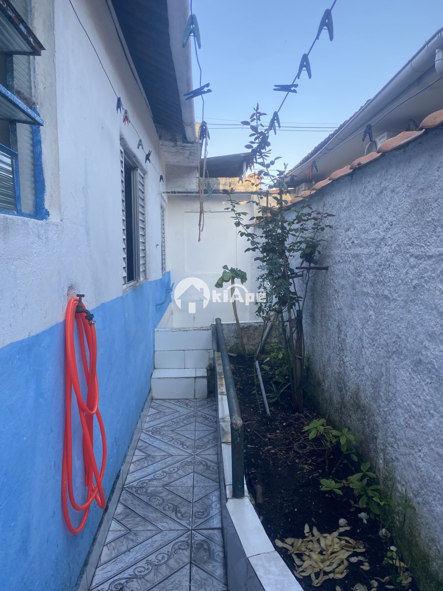 Casa à Venda em São Vicente com 3 Quartos, Edícula, Quintal e 3 Vagas no Bitaru