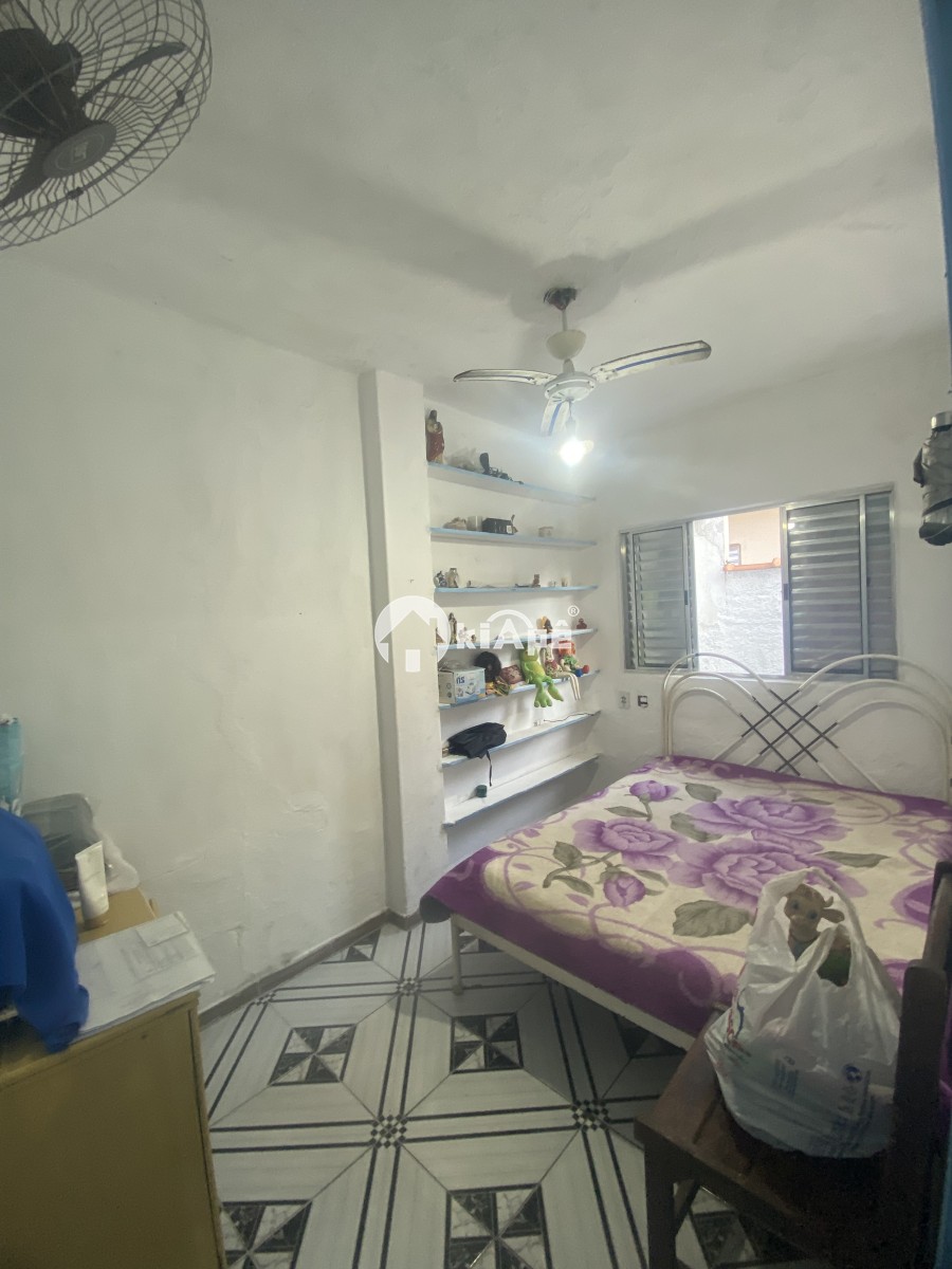 Casa à Venda em São Vicente com 3 Quartos, Edícula, Quintal e 3 Vagas no Bitaru
