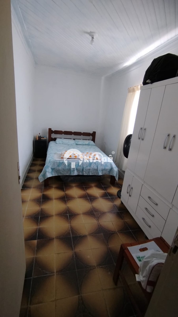 Casa à Venda em São Vicente com 3 Quartos, Edícula, Quintal e 3 Vagas no Bitaru