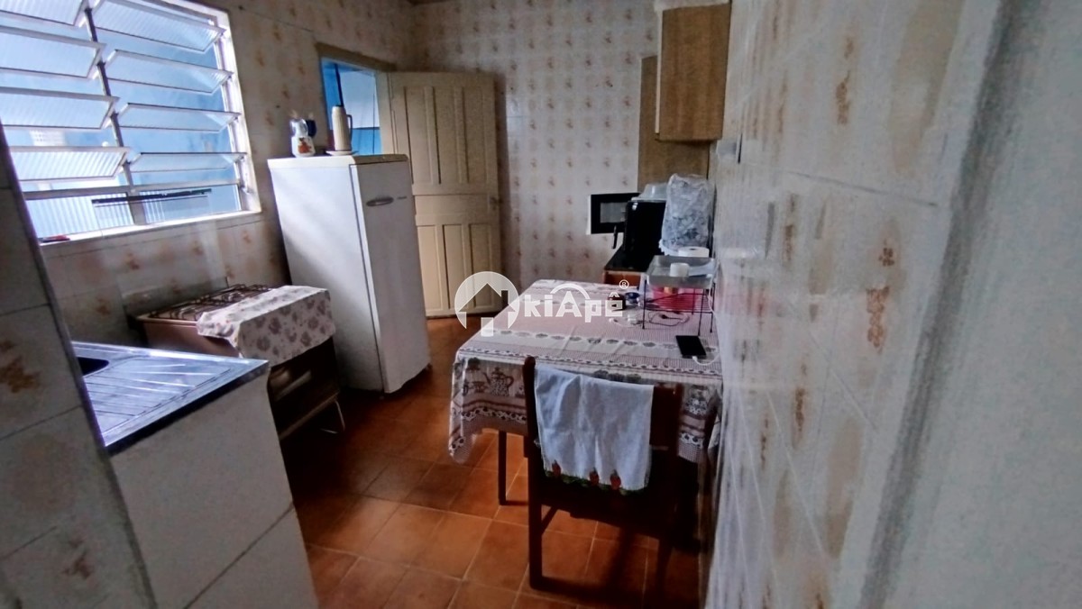 Casa à Venda em São Vicente com 3 Quartos, Edícula, Quintal e 3 Vagas no Bitaru