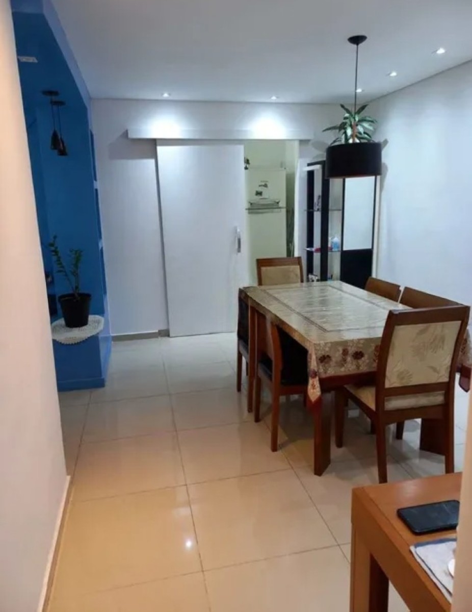 Apartamento de 2 dormitórios à venda com garagem em São Vicente SP.