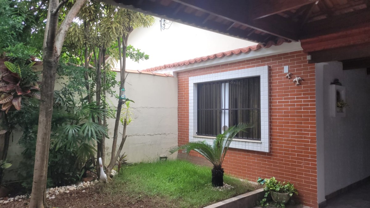 Casa à venda com 2 quartos com garagem. No Jardim independência- São Vicente
