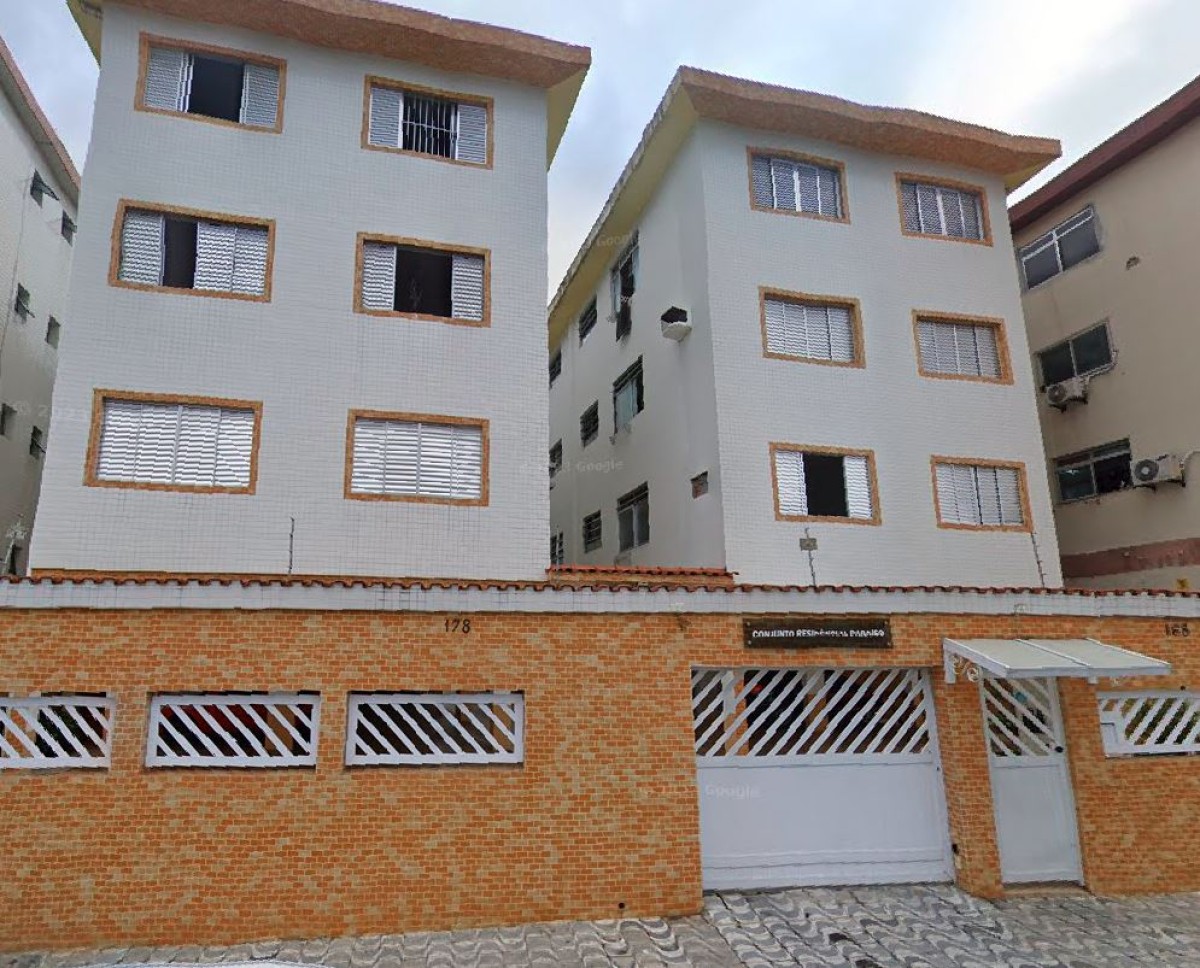 Apartamento de 2 dormitórios à venda com garagem em São Vicente SP.