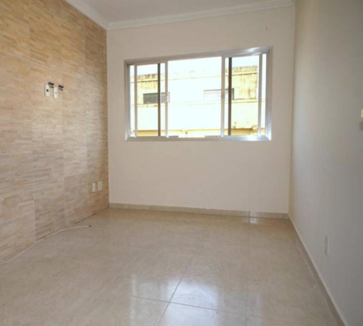 Apartamento de 1 dormitório à venda com garagem em São Vicente SP.