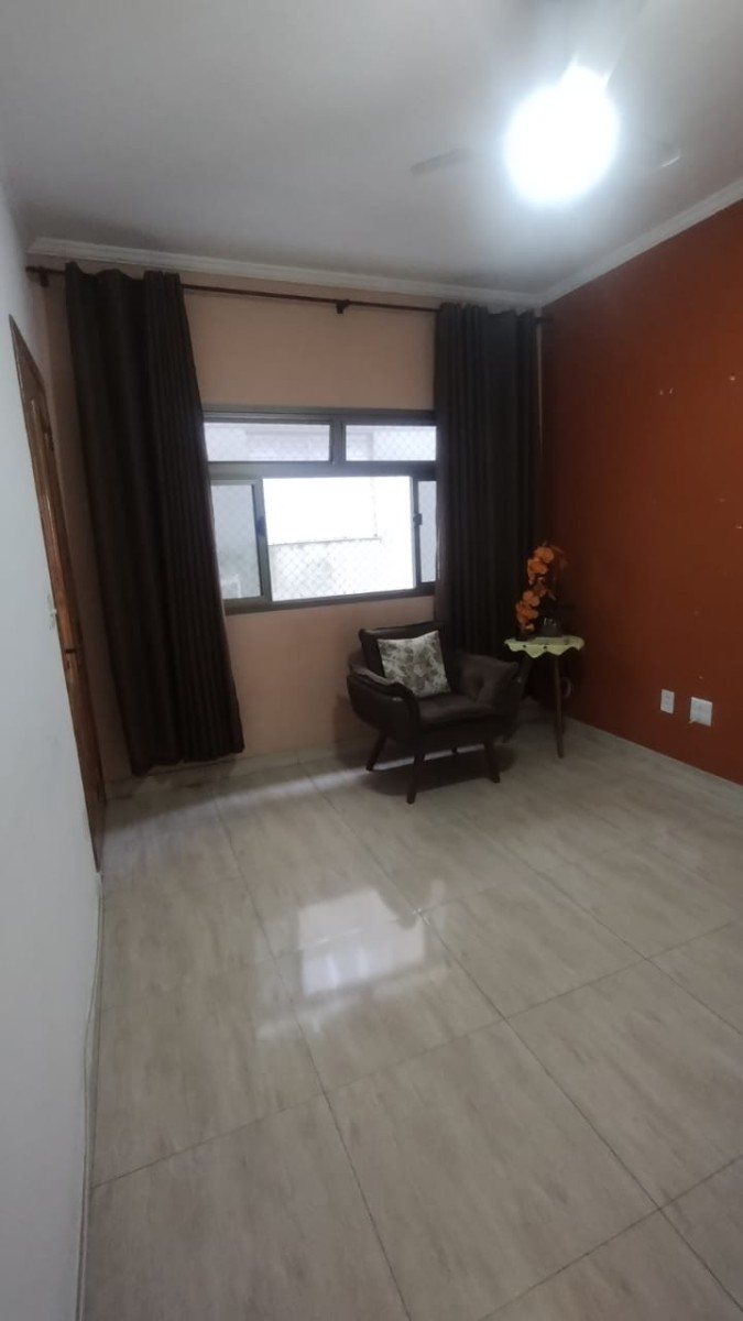 Apartamento de 2 dormitórios à venda com garagem em São Vicente SP.