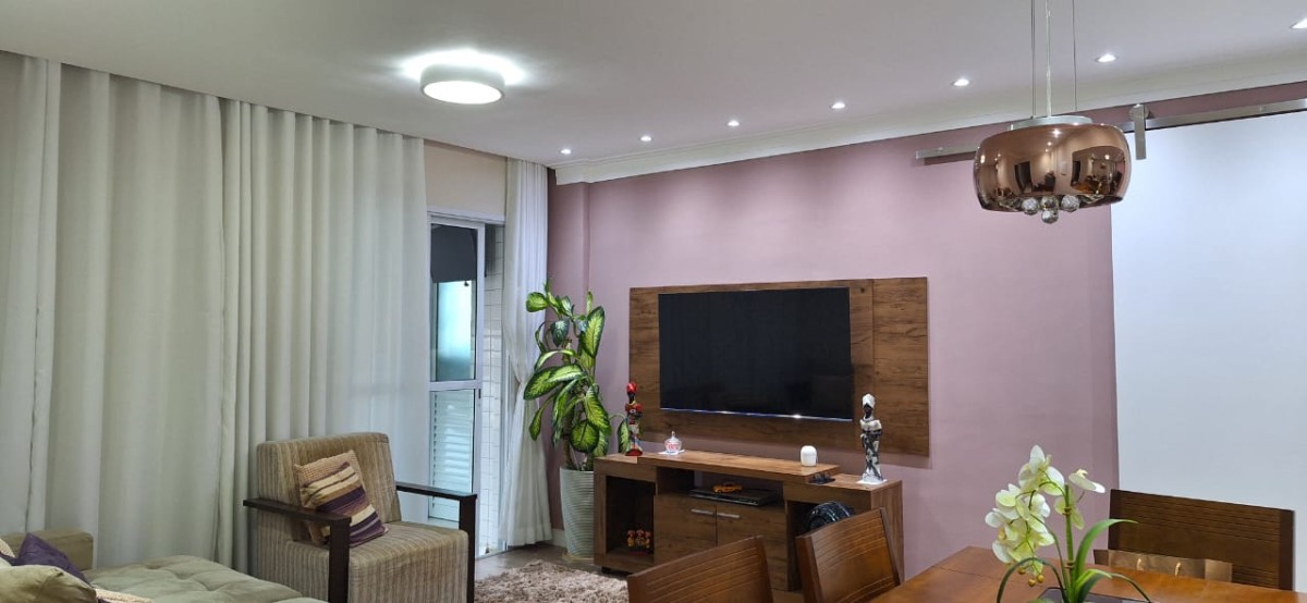 Apartamento à venda com 2 dormitórios na Guilhermina em Praia Grande SP.
