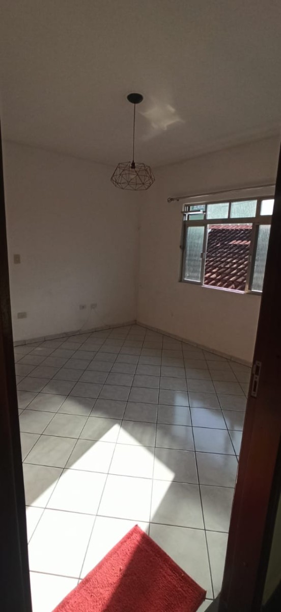 Apartamento à venda de 2 dormitórios com garagem em São Vicente SP.