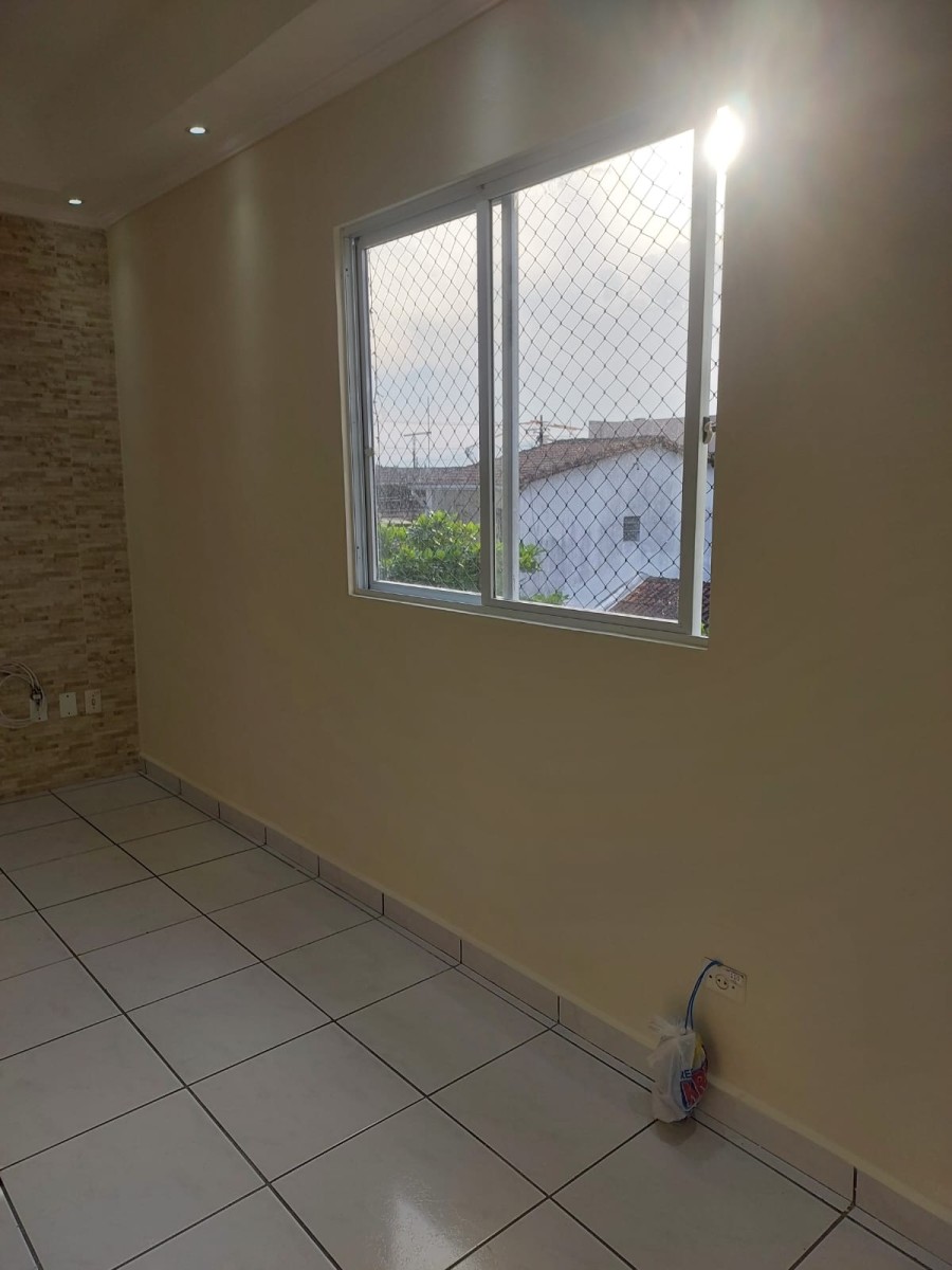 Apartamento à venda de 2 dormitórios com garagem em São Vicente SP.