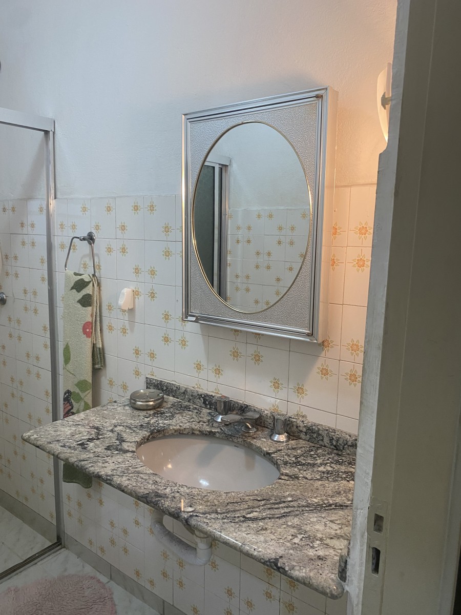 Apartamento,à Venda, Tipo Sala Living, uma Quadra do Mar, Frente Shopping Brisamar, Gonzaguinha, São Vicente, SP