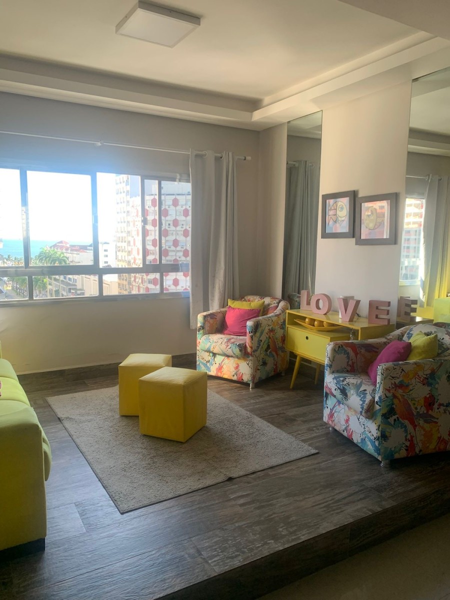 Apartamento à Venda no Gonzaga, Santos – Vista para o Mar.
