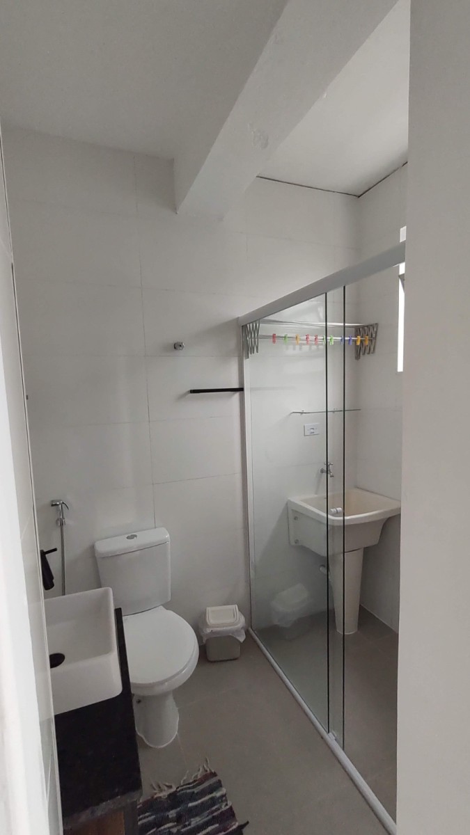 Apartamento à Venda – Sala Living Reformado | Edifício Veraneio – Itararé, São Vicente