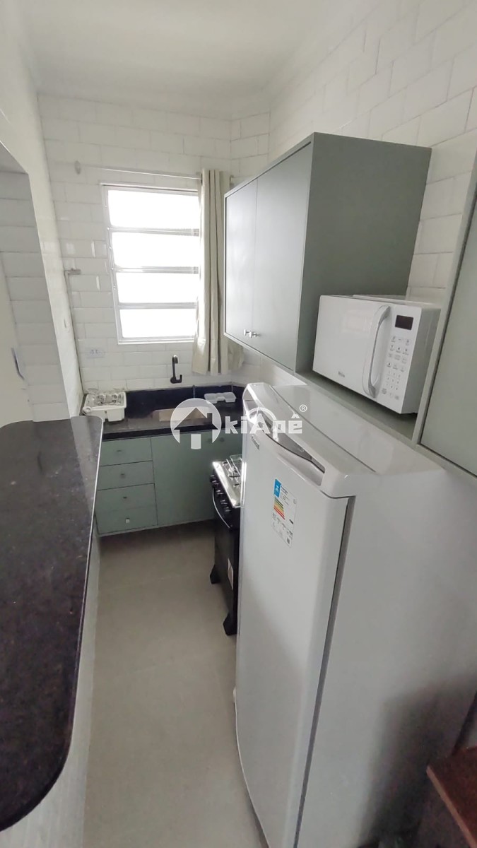 Kitnet à venda com garagem em São Vicente SP.